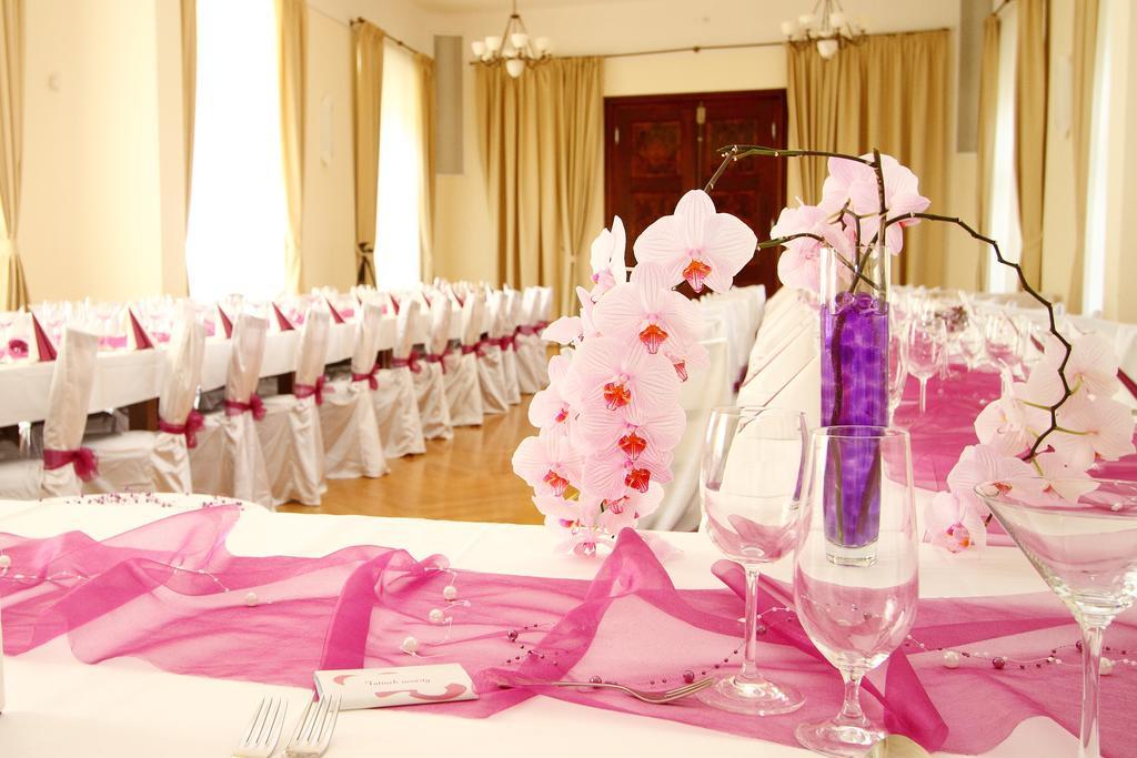 Zámek Křtiny Hotel Kültér fotó