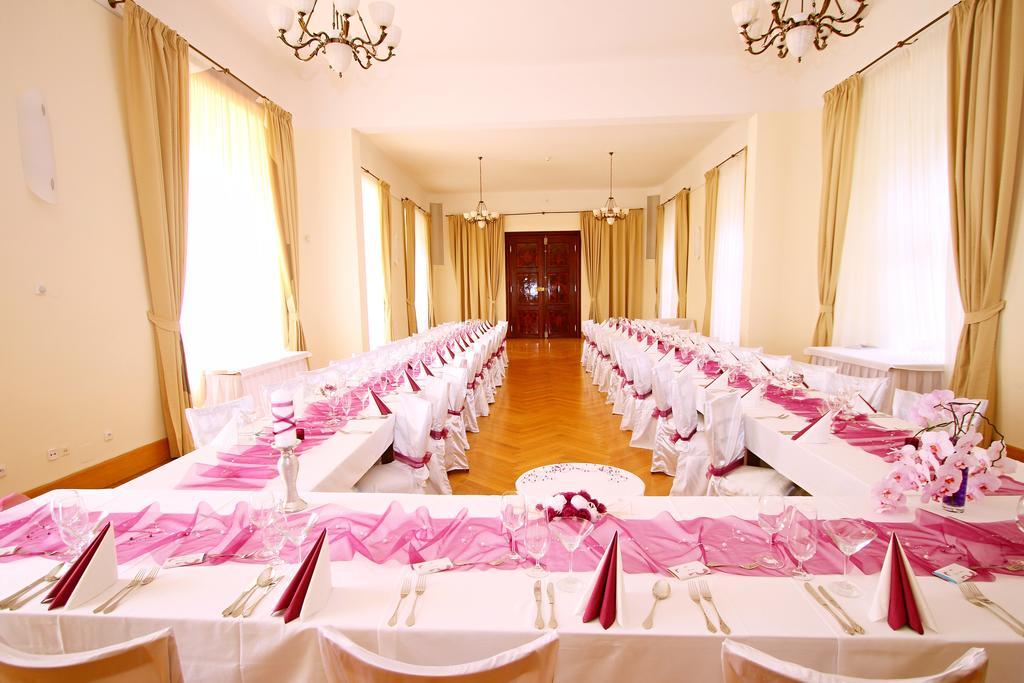 Zámek Křtiny Hotel Kültér fotó